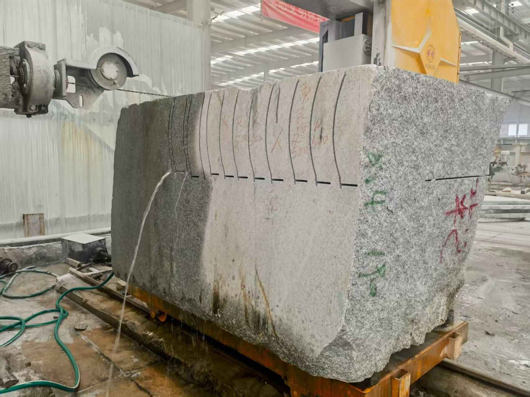 鄂州 602，大花芙蓉白，绳锯加工弧形路沿石