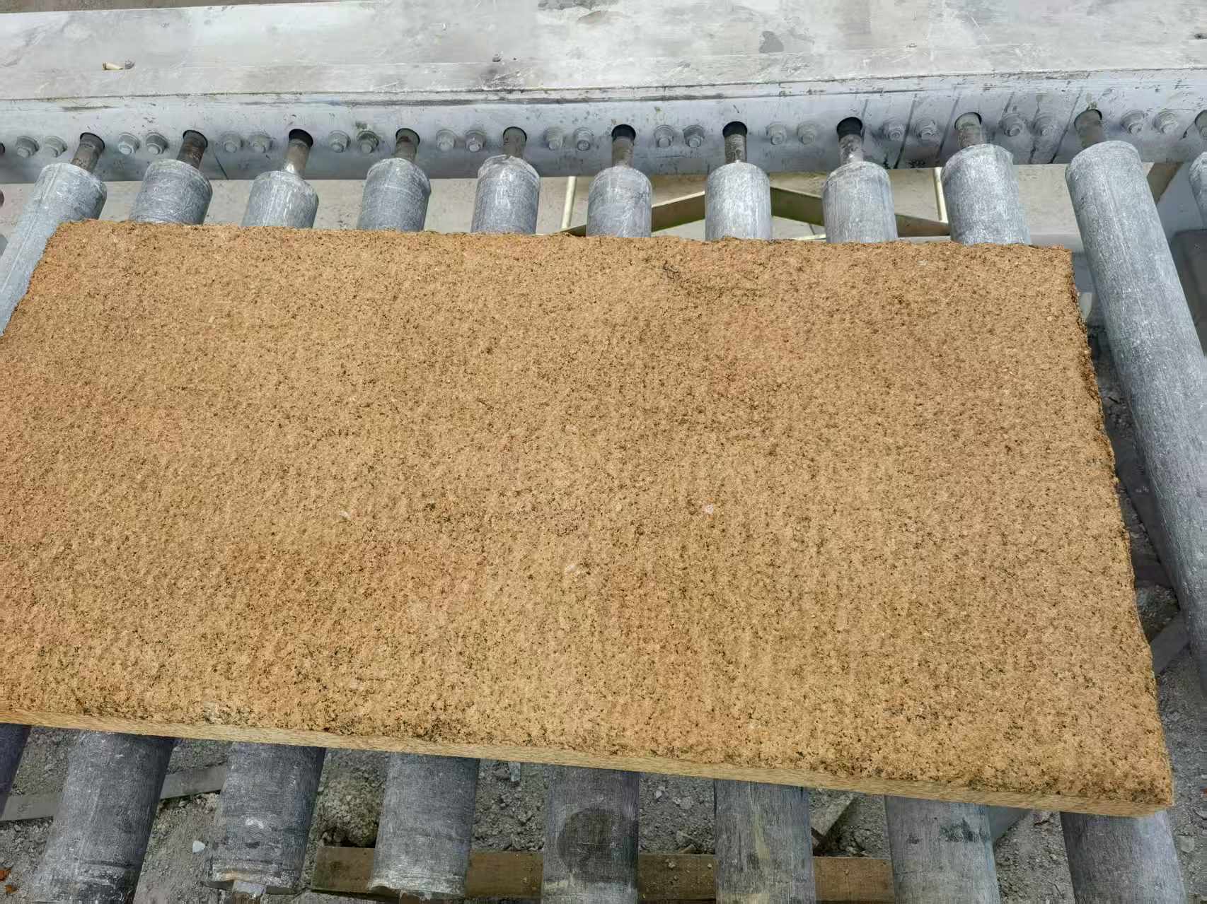 鄂州 菠萝面老石板，做旧仿古石，流水线生产加工