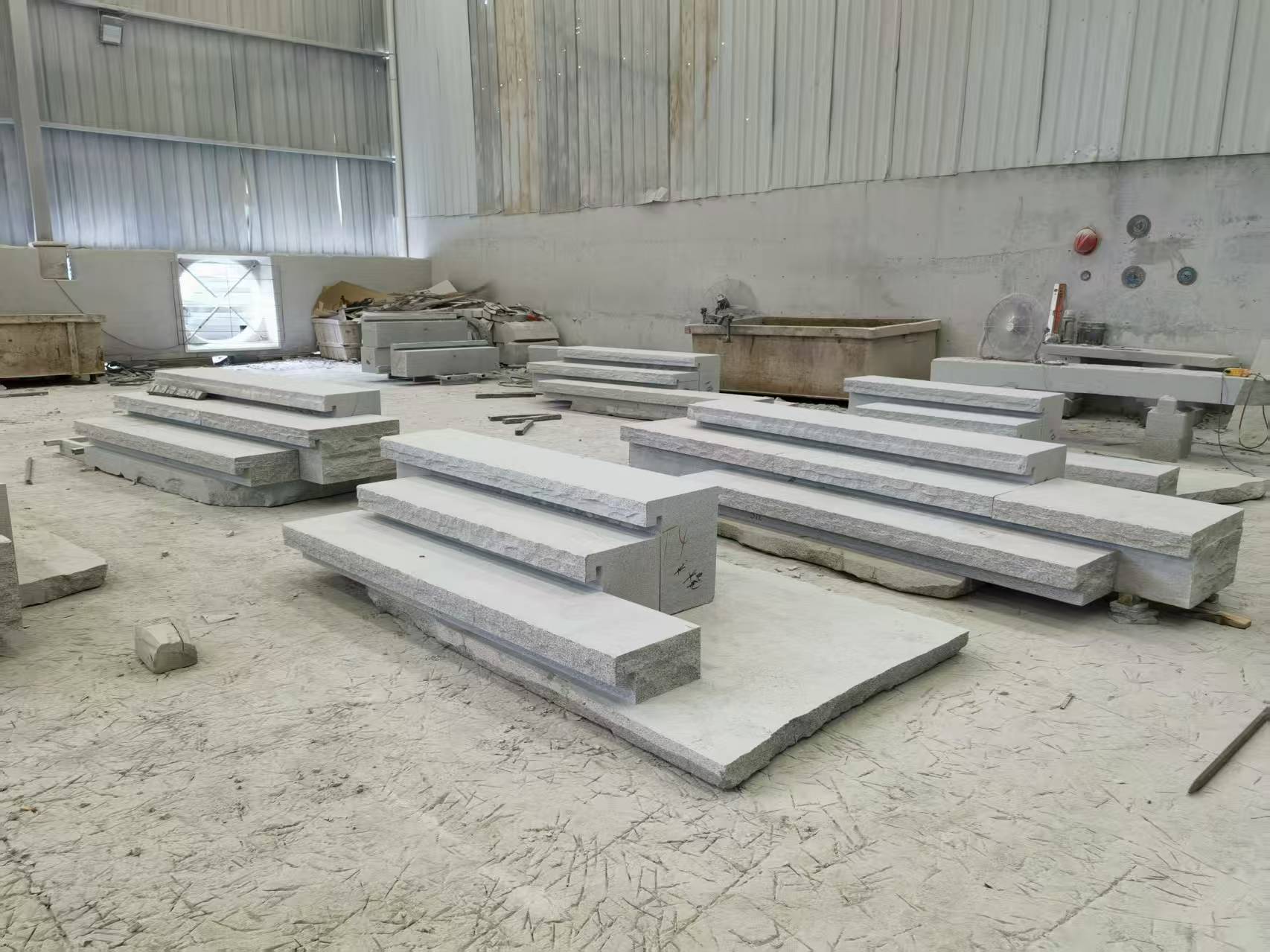 鄂州 整石台阶（大面火烧+侧面自然面），出货前厂内拼装