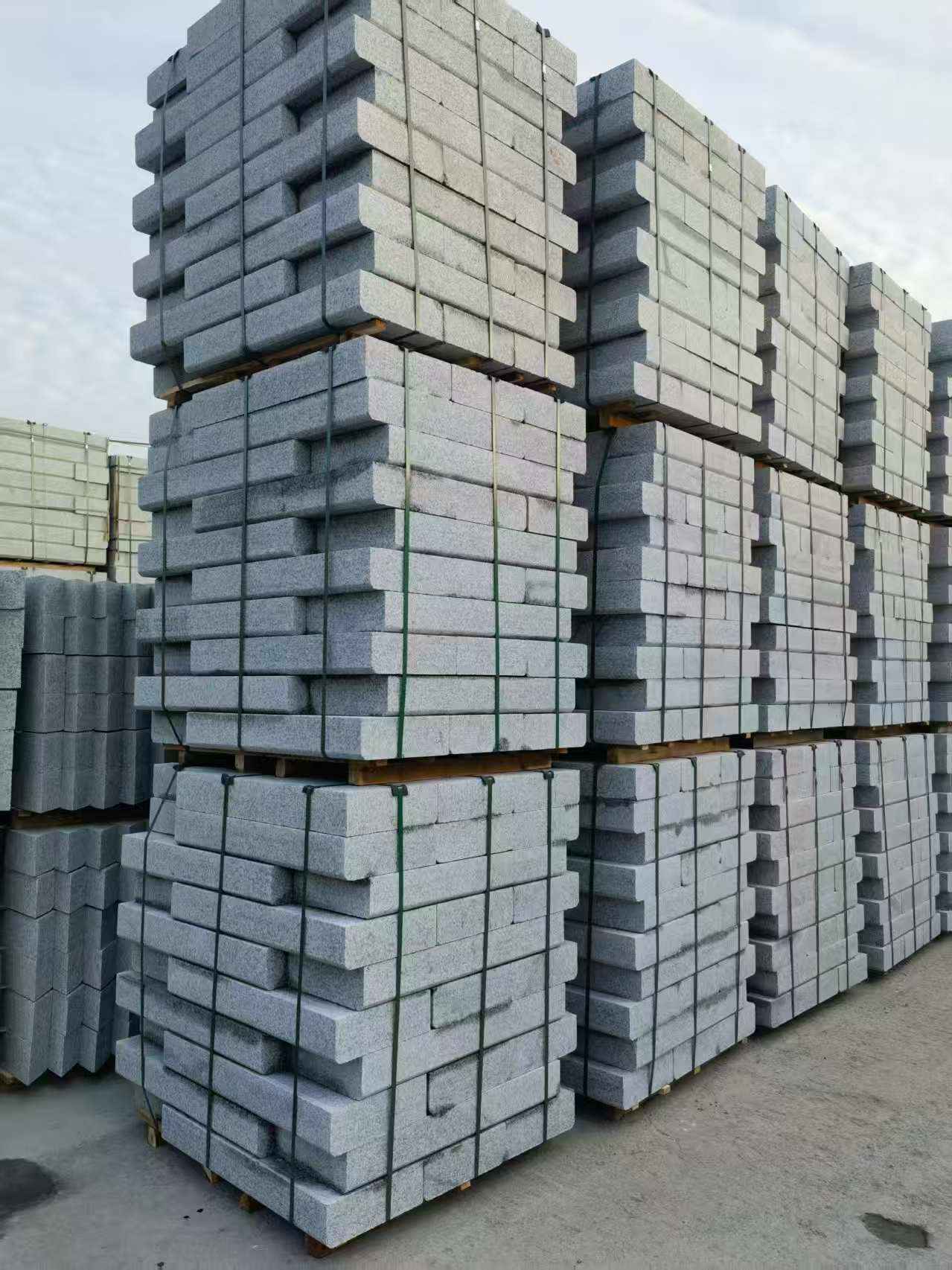 鄂州 路沿石（路侧石），颜色一致，尺寸标准