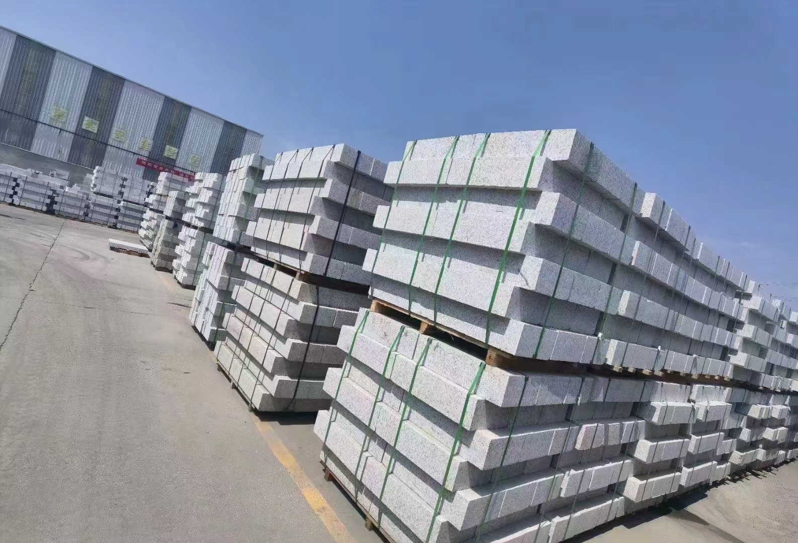 鄂州芝麻白路沿石如何进行正确铺设